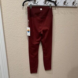 Vuori  Deep Red Leggings